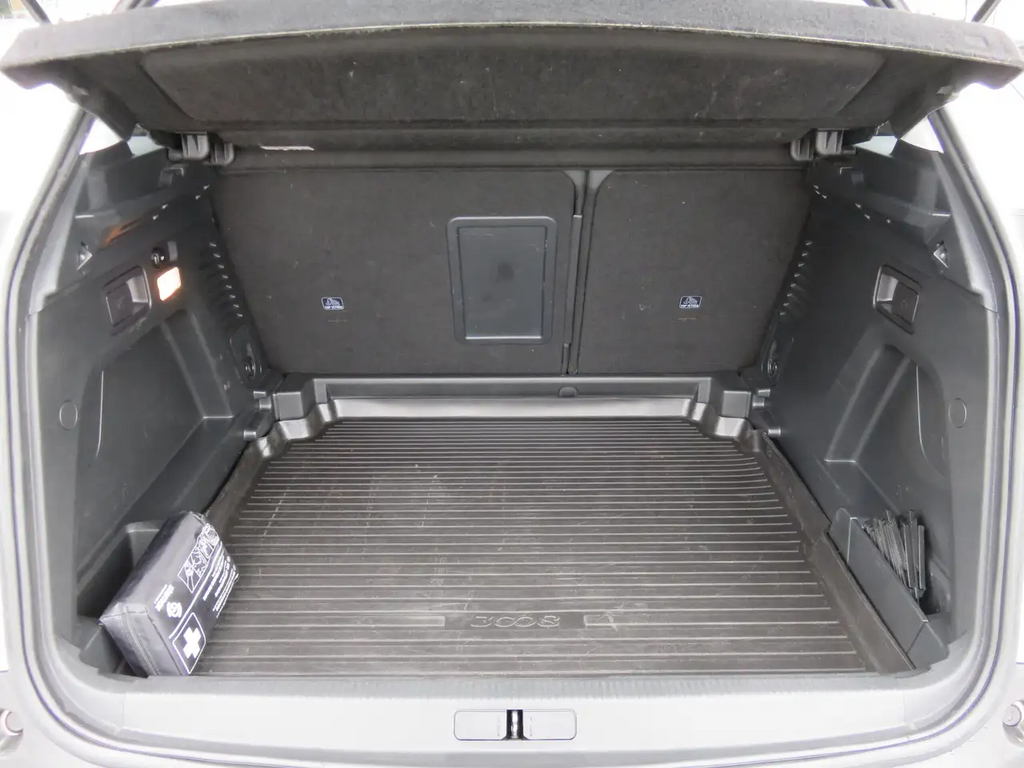 Peugeot 3008 Allure PureTech 130 EAT8 S&S