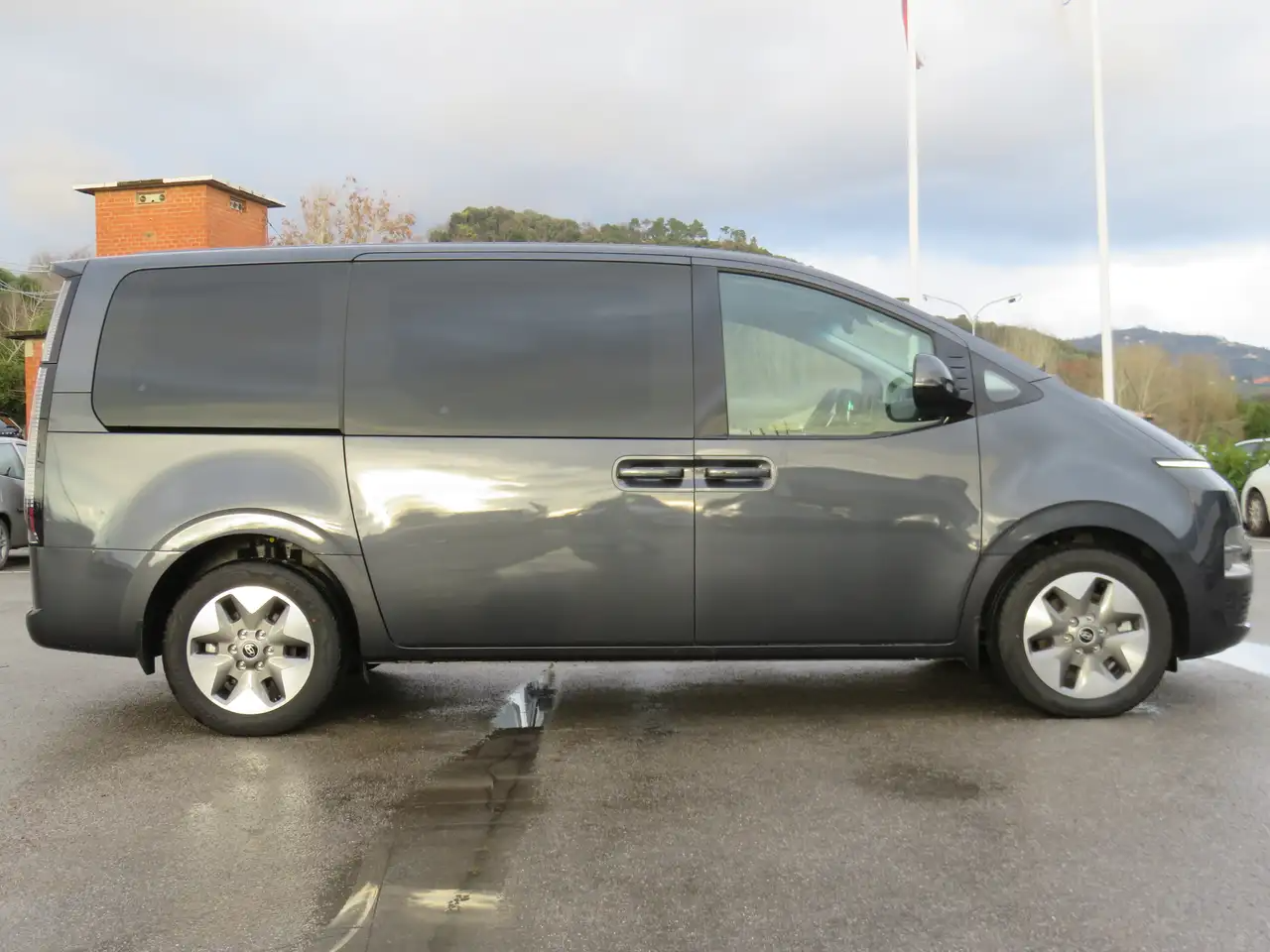 Hyundai STARIA Wagon HEV 1.6 2WD AT 9 posti