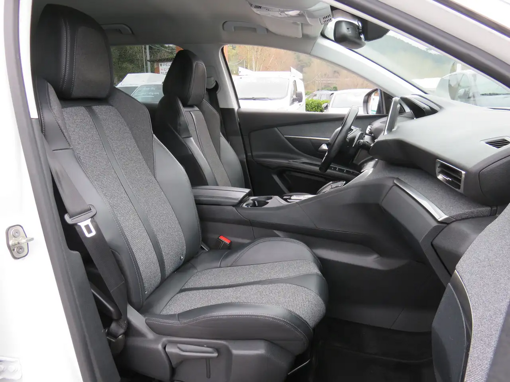 Peugeot 3008 Allure PureTech 130 EAT8 S&S